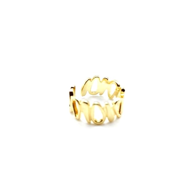 Anillo dorado formas orgánicas