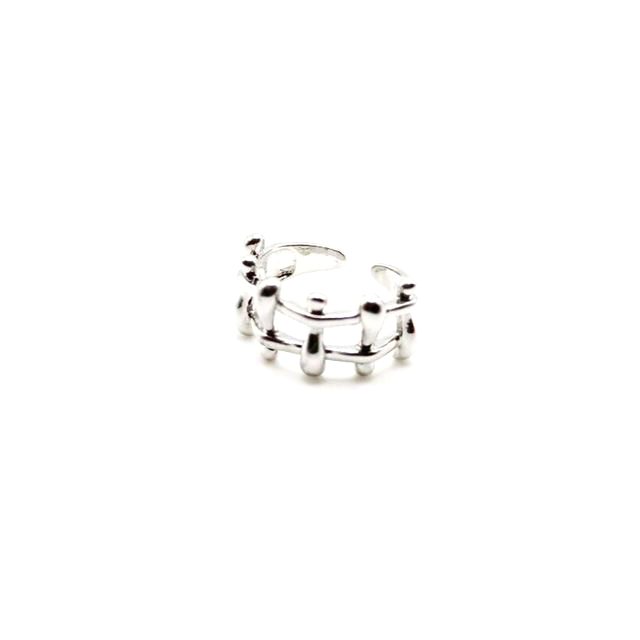 Anillo plateado estructurado doble barra