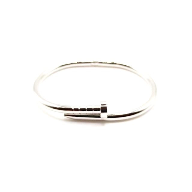 Brazalete tipo clavo plateado